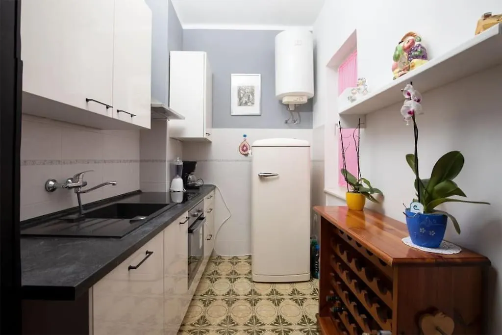 Gorgeous 2+1 Room Appartement With Private Parking Medulin Apartment